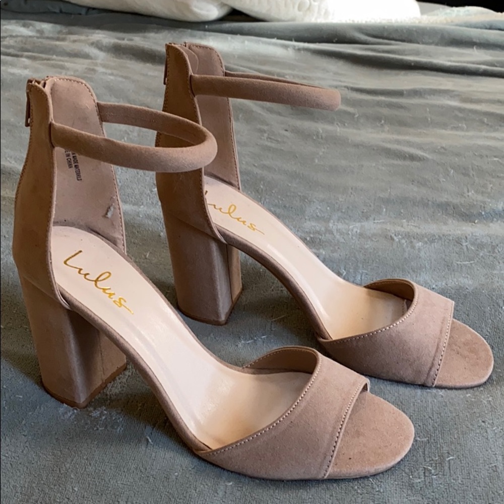 NWOB Suede Lulu’s 3 inch heels / Size 9